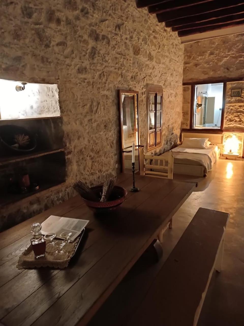 Latmos 1860 Villa Skála Rum bild