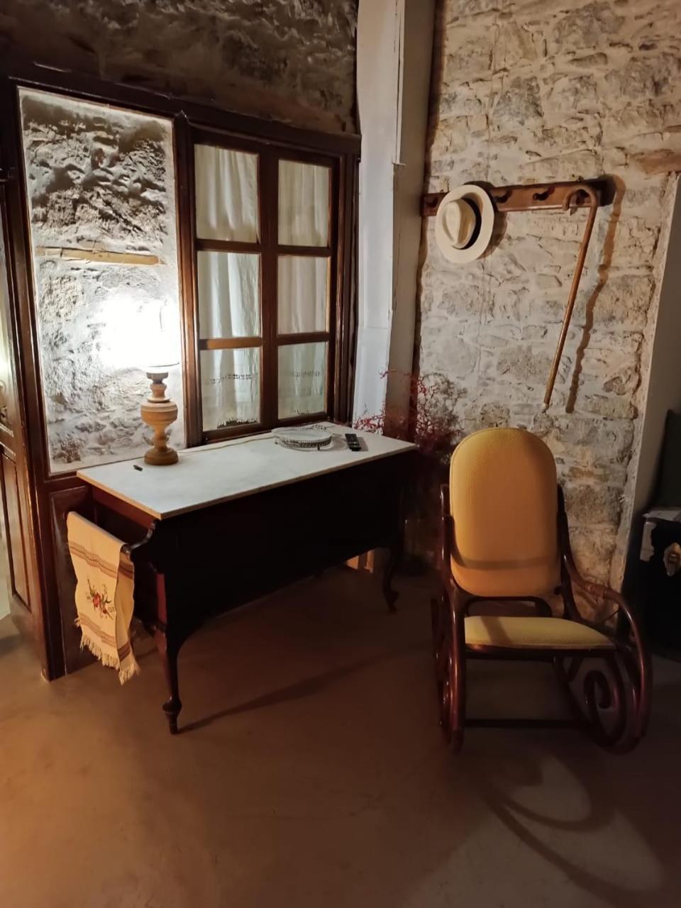 Latmos 1860 Villa Skála Rum bild